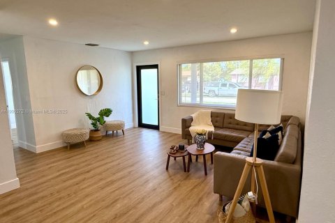 Снять в аренду виллу или дом в Майами, Флорида 4 спальни, 157.93м2, № 1952742 - фото 4