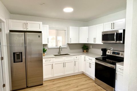 Снять в аренду виллу или дом в Майами, Флорида 4 спальни, 157.93м2, № 1952742 - фото 16