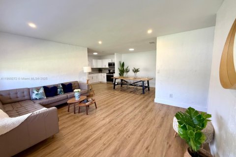 Снять в аренду виллу или дом в Майами, Флорида 4 спальни, 157.93м2, № 1952742 - фото 5