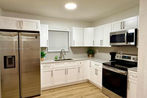 Снять в аренду виллу или дом в Майами, Флорида 4 спальни, 157.93м2, № 1952742 - фото 15