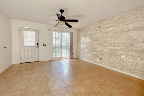 Townhouse in Tampa, Florida 2 bedrooms, 108.7 sq.m. № 1884574 - photo 5