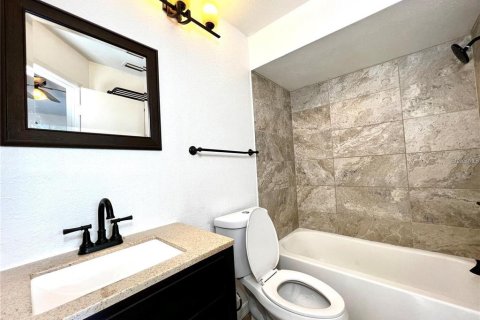 Townhouse in Tampa, Florida 2 bedrooms, 108.7 sq.m. № 1884574 - photo 19