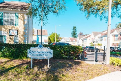 Townhouse in Tampa, Florida 2 bedrooms, 108.7 sq.m. № 1884574 - photo 1