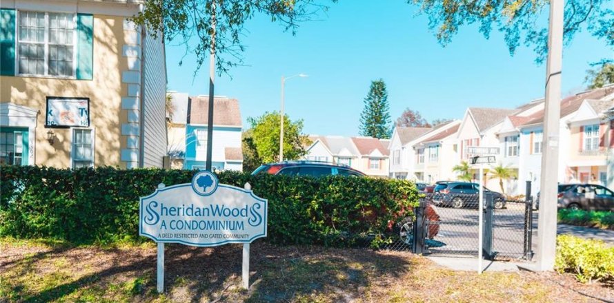 Townhouse in Tampa, Florida 2 bedrooms, 108.7 sq.m. № 1884574