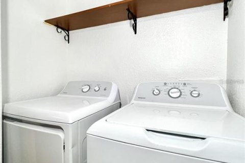 Townhouse in Tampa, Florida 2 bedrooms, 108.7 sq.m. № 1884574 - photo 12