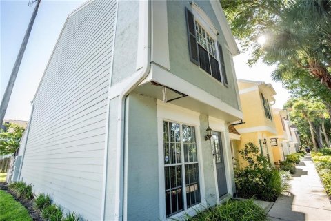 Townhouse in Tampa, Florida 2 bedrooms, 108.7 sq.m. № 1884574 - photo 2
