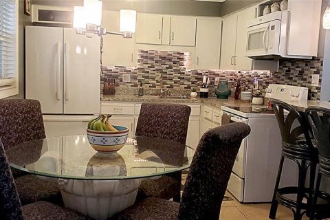 House in Tavares, Florida 3 bedrooms, 97.83 sq.m. № 1782563 - photo 3