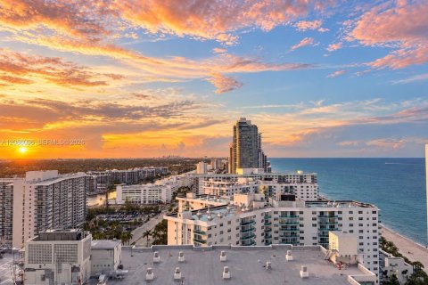 Appartement à Hollywood, Floride 2 chambres, 104.61 m2 № 2367803