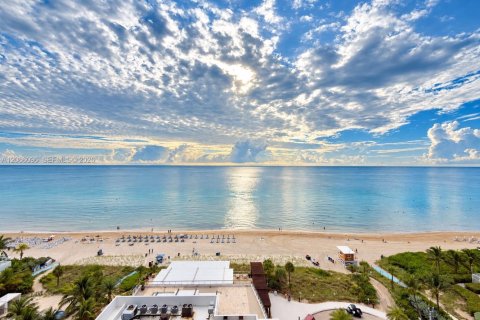 Appartement à louer à Hollywood, Floride: 2 chambres, 104.61 m2 № 2367803 - photo 26