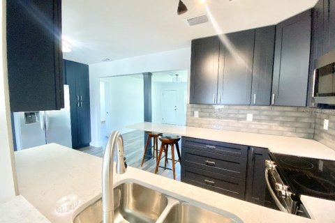 Casa en venta en Tampa, Florida, 4 dormitorios, 142.51 m2 № 1847567 - foto 30