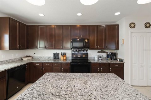 Townhouse in Davenport, Florida 3 bedrooms, 183.95 sq.m. № 1582569 - photo 8