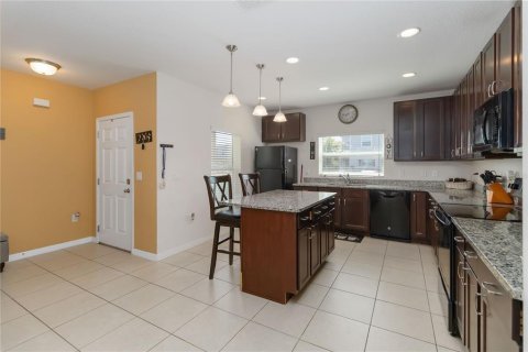 Townhouse in Davenport, Florida 3 bedrooms, 183.95 sq.m. № 1582569 - photo 7