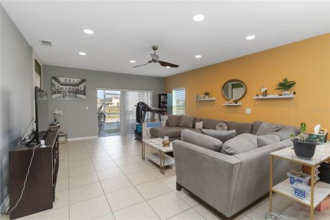 Townhouse in Davenport, Florida 3 bedrooms, 183.95 sq.m. № 1582569 - photo 3