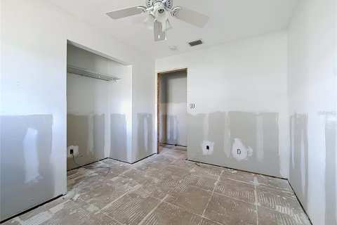 House in Saint Petersburg, Florida 3 bedrooms, 153.01 sq.m. № 2321291 - photo 11