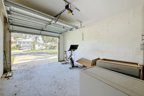 House in Saint Petersburg, Florida 3 bedrooms, 153.01 sq.m. № 2321291 - photo 30