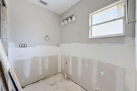 House in Saint Petersburg, Florida 3 bedrooms, 153.01 sq.m. № 2321291 - photo 24