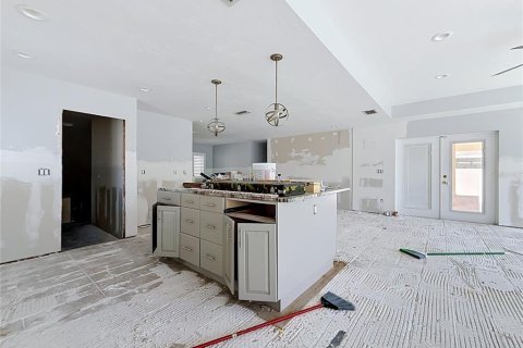 House in Saint Petersburg, Florida 3 bedrooms, 153.01 sq.m. № 2321291 - photo 7