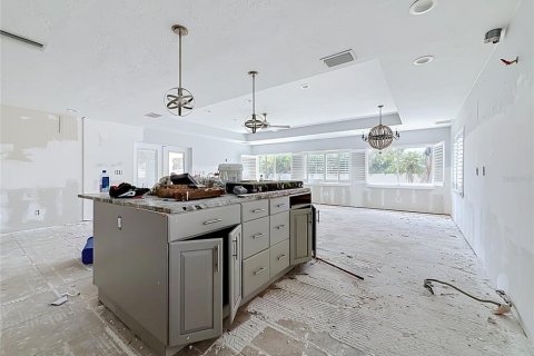 House in Saint Petersburg, Florida 3 bedrooms, 153.01 sq.m. № 2321291 - photo 8