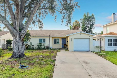 Villa ou maison à Saint Petersburg, Floride 3 chambres, 153.01 m2 № 2321291