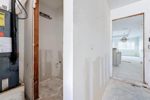 House in Saint Petersburg, Florida 3 bedrooms, 153.01 sq.m. № 2321291 - photo 27