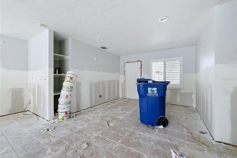 House in Saint Petersburg, Florida 3 bedrooms, 153.01 sq.m. № 2321291 - photo 6