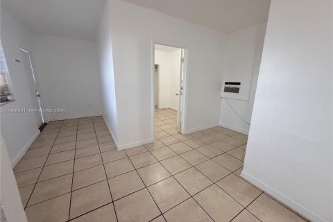 Villa ou maison à louer à Miami, Floride: 1 chambre, 51.1 m2 № 2046365 - photo 4