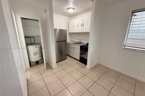 Villa ou maison à louer à Miami, Floride: 1 chambre, 51.1 m2 № 2046365 - photo 5