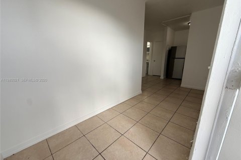 Villa ou maison à louer à Miami, Floride: 1 chambre, 51.1 m2 № 2046365 - photo 6