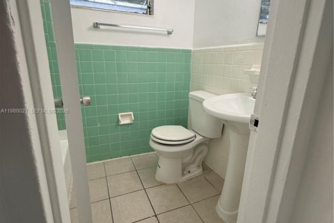 Villa ou maison à louer à Miami, Floride: 1 chambre, 51.1 m2 № 2046365 - photo 3