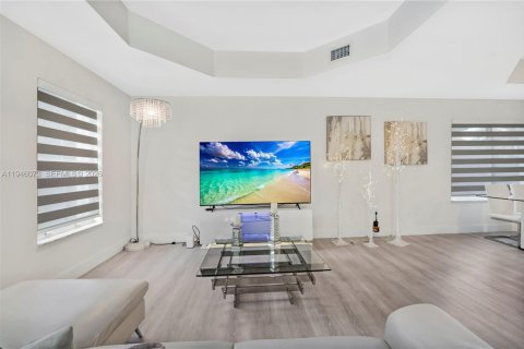 Casa en venta en Miami Lakes, Florida, 5 dormitorios, 274.71 m2 № 2002948 - foto 14