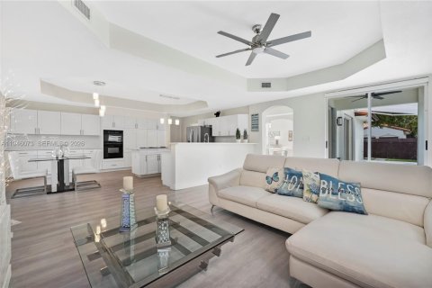 Casa en venta en Miami Lakes, Florida, 5 dormitorios, 274.71 m2 № 2002948 - foto 15
