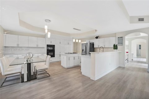 Casa en venta en Miami Lakes, Florida, 5 dormitorios, 274.71 m2 № 2002948 - foto 7