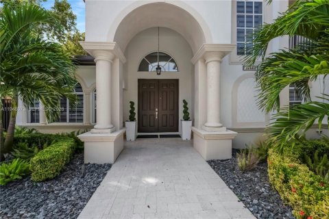 Casa en venta en Miami Lakes, Florida, 5 dormitorios, 274.71 m2 № 2002948 - foto 3