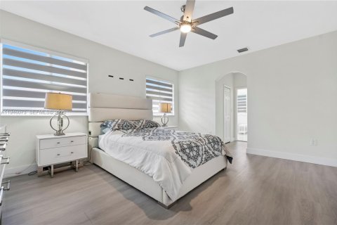 Casa en venta en Miami Lakes, Florida, 5 dormitorios, 274.71 m2 № 2002948 - foto 24