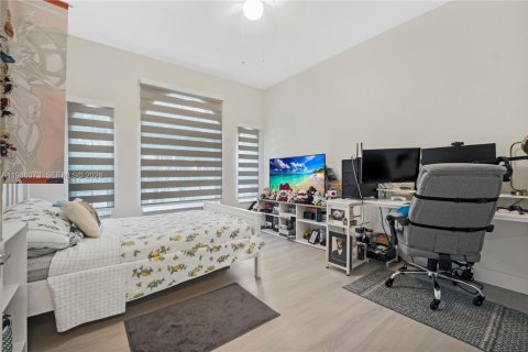 Casa en venta en Miami Lakes, Florida, 5 dormitorios, 274.71 m2 № 2002948 - foto 19