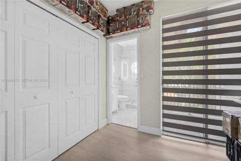 Casa en venta en Miami Lakes, Florida, 5 dormitorios, 274.71 m2 № 2002948 - foto 28