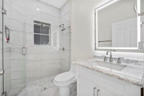 Casa en venta en Miami Lakes, Florida, 5 dormitorios, 274.71 m2 № 2002948 - foto 20