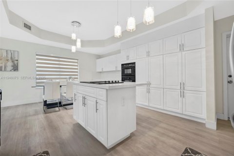 Casa en venta en Miami Lakes, Florida, 5 dormitorios, 274.71 m2 № 2002948 - foto 12