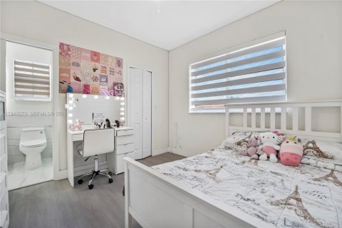 Casa en venta en Miami Lakes, Florida, 5 dormitorios, 274.71 m2 № 2002948 - foto 30