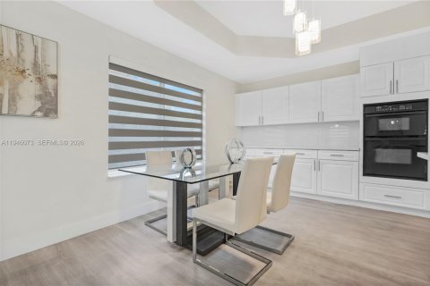 Casa en venta en Miami Lakes, Florida, 5 dormitorios, 274.71 m2 № 2002948 - foto 13