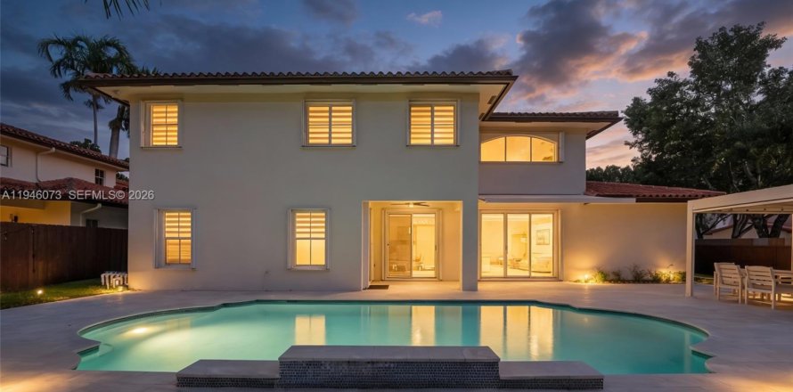 Casa en Miami Lakes, Florida 5 dormitorios, 274.71 m2 № 2002948