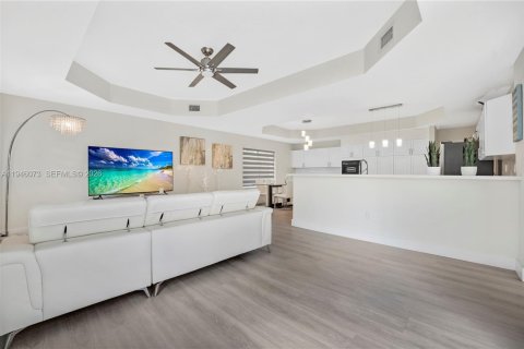 Casa en venta en Miami Lakes, Florida, 5 dormitorios, 274.71 m2 № 2002948 - foto 17