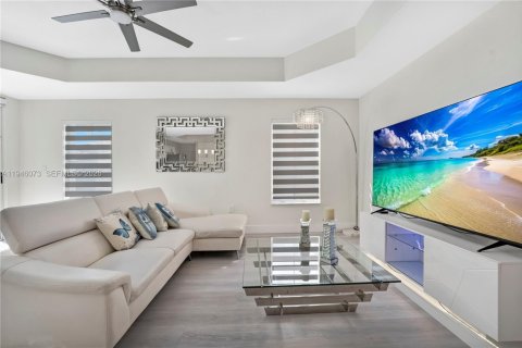 Casa en venta en Miami Lakes, Florida, 5 dormitorios, 274.71 m2 № 2002948 - foto 16