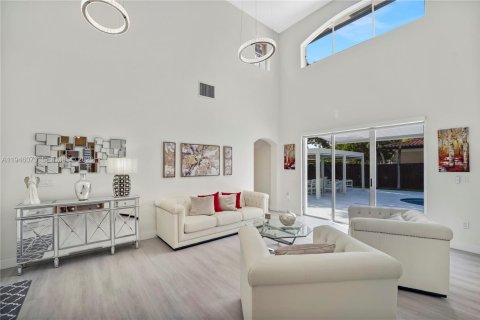 Casa en venta en Miami Lakes, Florida, 5 dormitorios, 274.71 m2 № 2002948 - foto 18