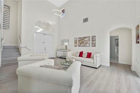 Casa en venta en Miami Lakes, Florida, 5 dormitorios, 274.71 m2 № 2002948 - foto 4