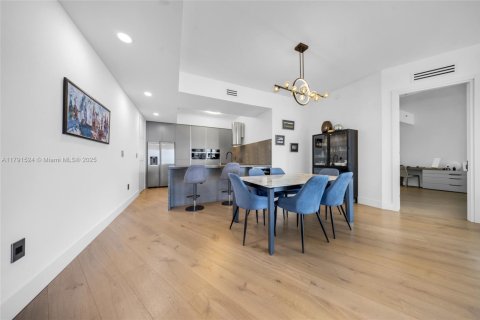Condominio en venta en Sunny Isles Beach, Florida, 2 dormitorios, 195.65 m2 № 1958434 - foto 5