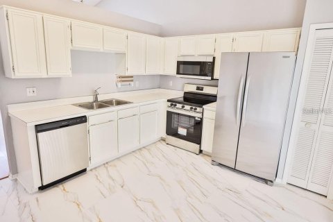 Villa ou maison à louer à Oviedo, Floride: 3 chambres, 121.7 m2 № 2412550 - photo 3