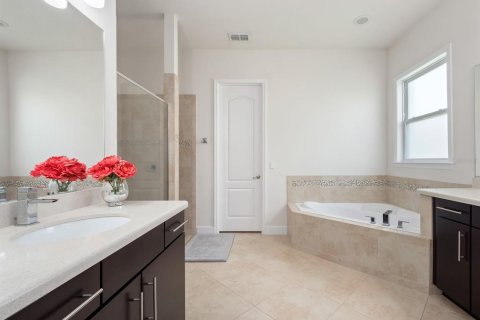 House in Winter Garden, Florida 5 bedrooms, 310.94 sq.m. № 1843788 - photo 20