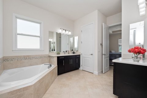 House in Winter Garden, Florida 5 bedrooms, 310.94 sq.m. № 1843788 - photo 19