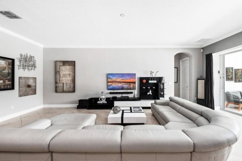 House in Winter Garden, Florida 5 bedrooms, 310.94 sq.m. № 1843788 - photo 14